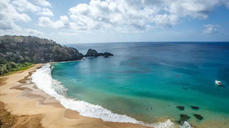 Voe de Fortaleza à Fernando de Noronha por apenas R$399