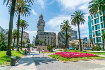 Descubra Montevidéu: Os Melhores Passeios na Capital e Além